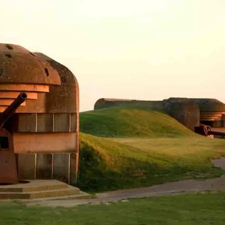 Roulage Ferme 18eme Jardin Parking Normandie * Longueville (Calvados)