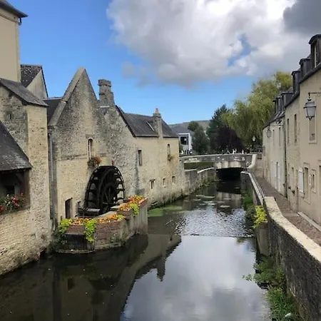 Roulage Ferme 18eme Jardin Parking Normandie Longueville (Calvados)