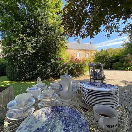 Roulage Ferme 18eme Jardin Parking Normandie Longueville (Calvados)